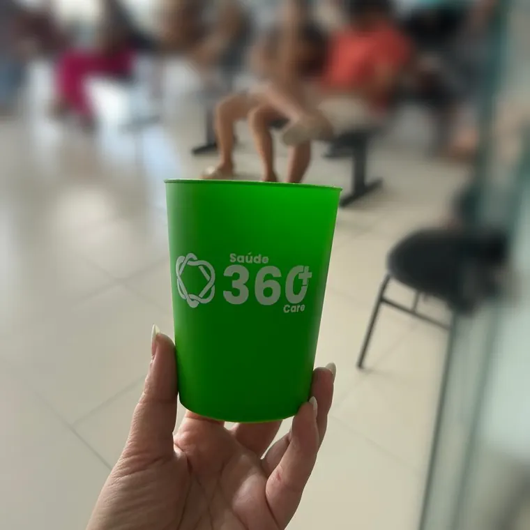 Atendimento acolhedor na sala de espera da Saúde 360 Care