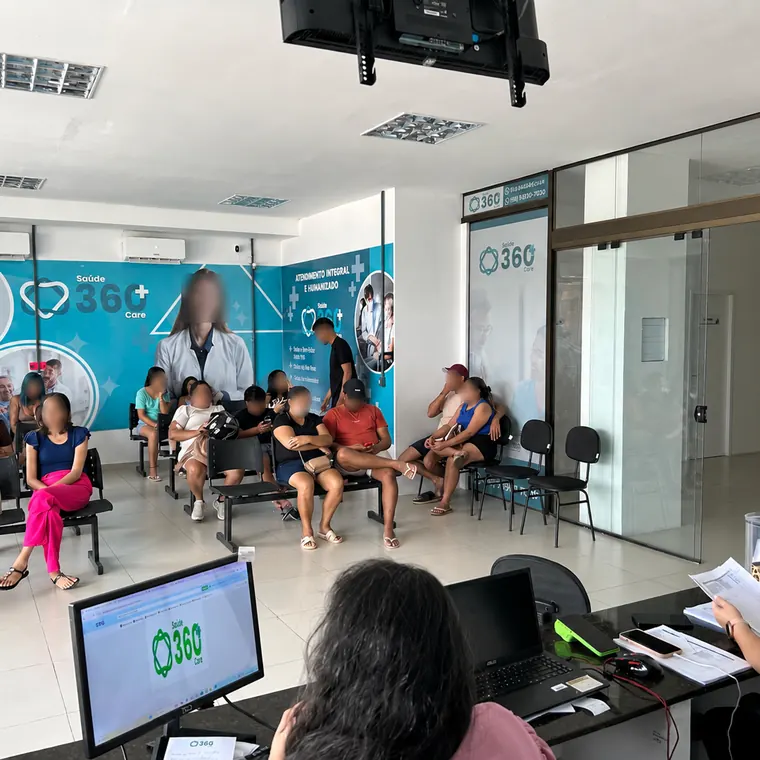 Recepção e sala de espera da Clínica Saúde 360 Care